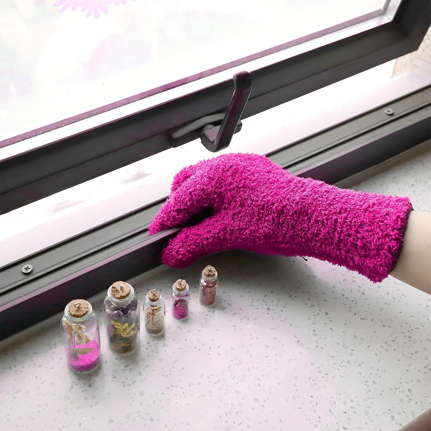 Patelai 2 Pairs Microfiber Gloves for plants Dusting Cleaning Glove Mittens House Cars Blinds Dusting(Pink, Rose Red, Large)