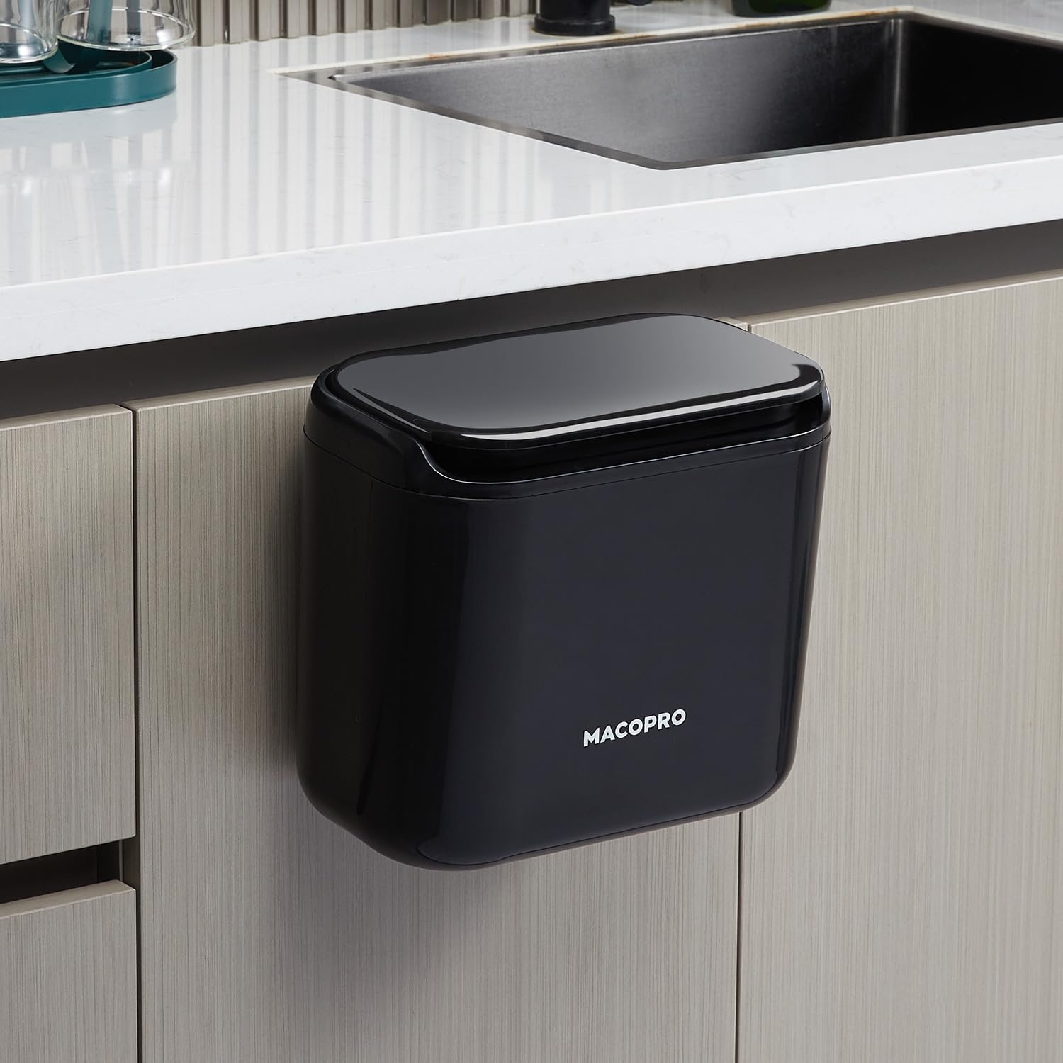 Hanging Small Trash Can with Lid Under Sink for Kitchen, Food Waste Bin for Countertop Compost Bin with Lid, Wall Mount Mountable Garbage Can for Bathroom, RV, 6.8L/1.8 Gal